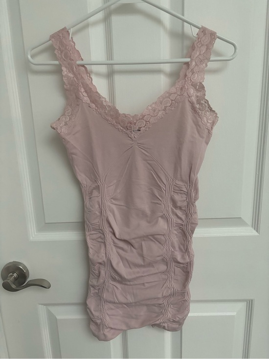 Mariposa Other - Mariposa Lace-Trim Shaping Camisole in Light Pink